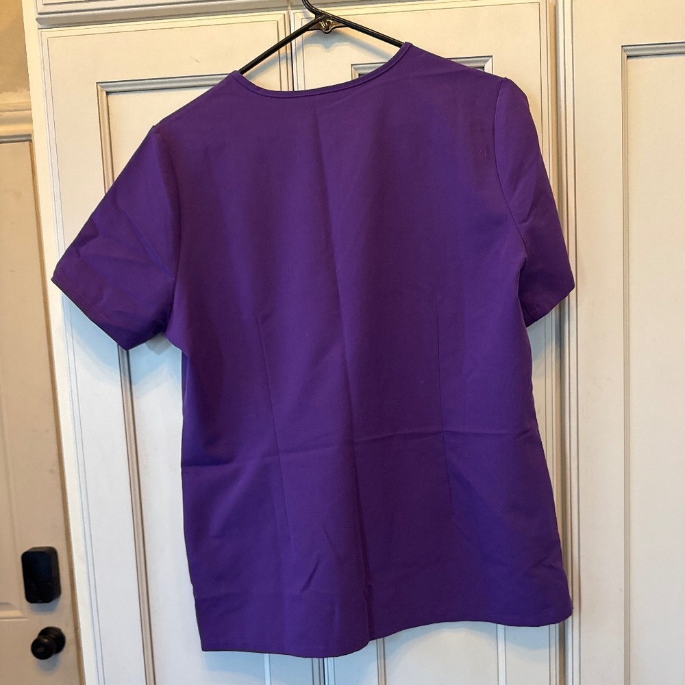 Figs Scrub Top - Size Medium - Picture 2 of 3